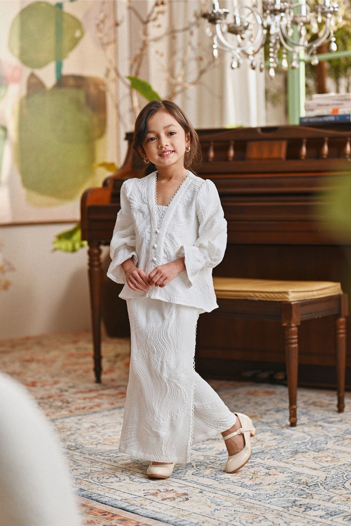The Glow Memoir Kebaya Set - Off White Jacquard