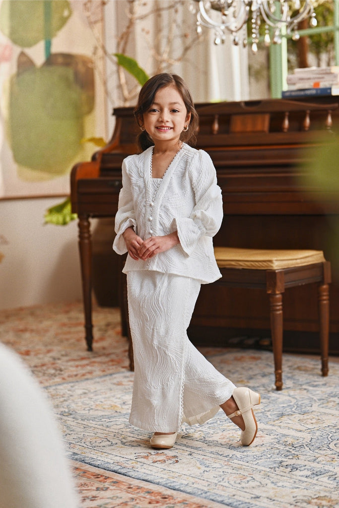 The Glow Memoir Kebaya Set - Off White Jacquard