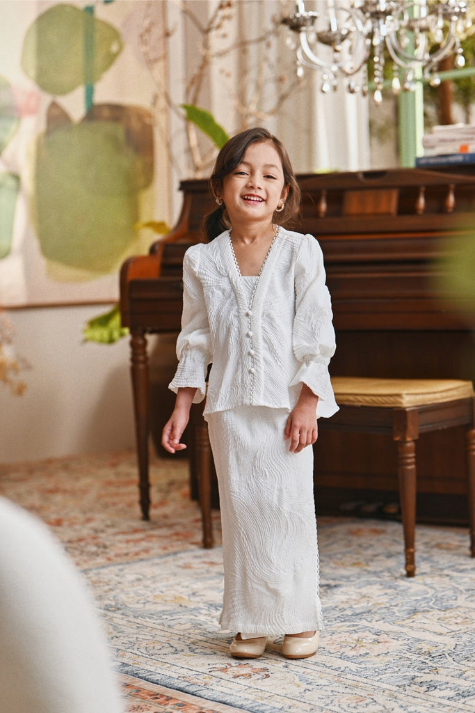 The Glow Memoir Kebaya Set - Off White Jacquard