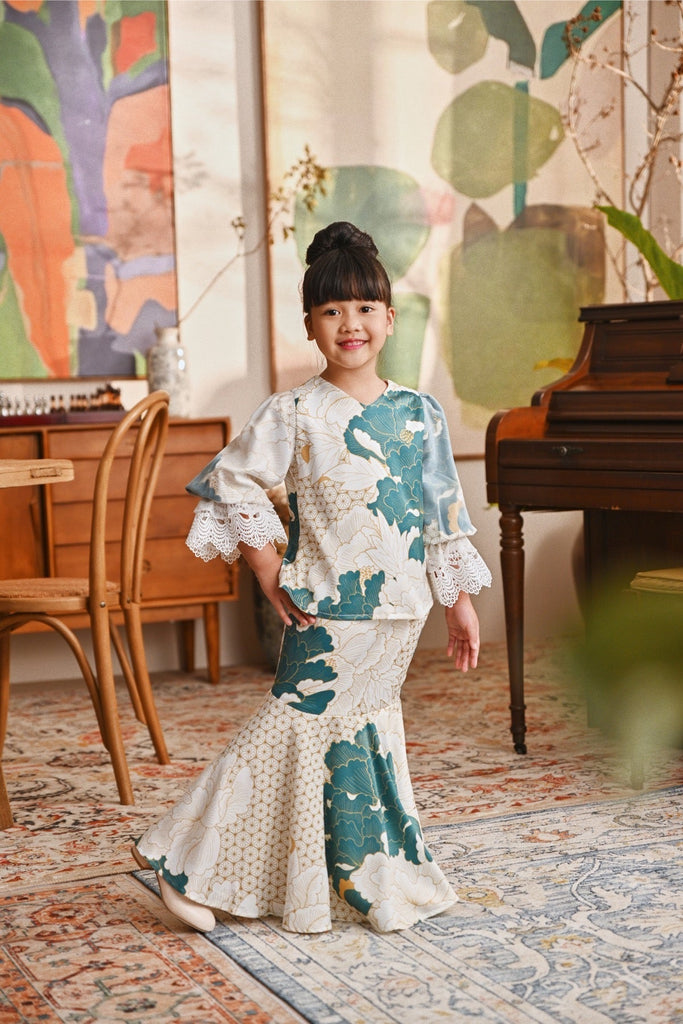 The Glow Victoria Kurung Set - Prosper