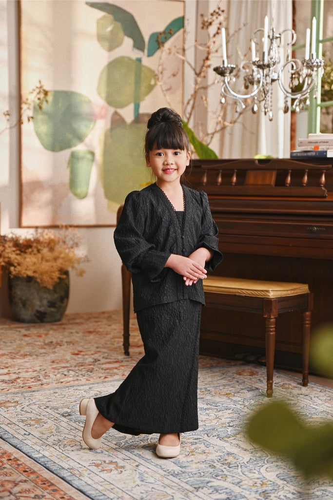 The Glow Memoir Kebaya Set - Black Jacquard