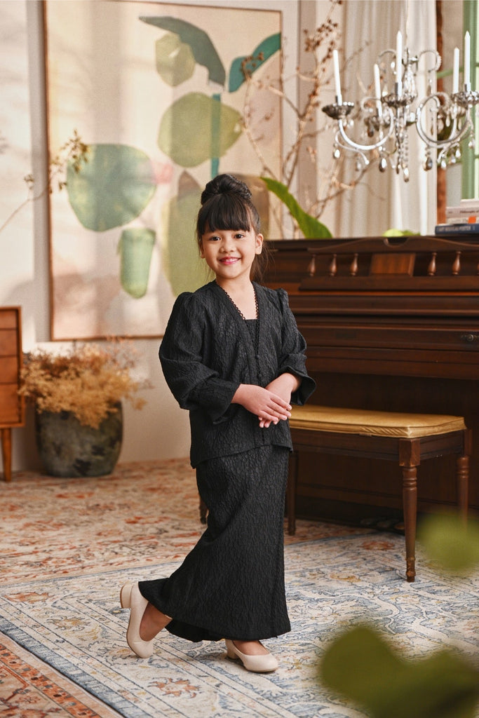 The Glow Memoir Kebaya Set - Black Jacquard