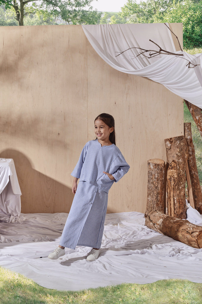 Jalur Oxford Blaus Lengan Dolman Bersama Folded Skirt
