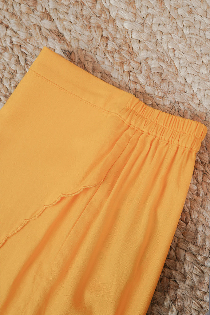 kain budak kuning