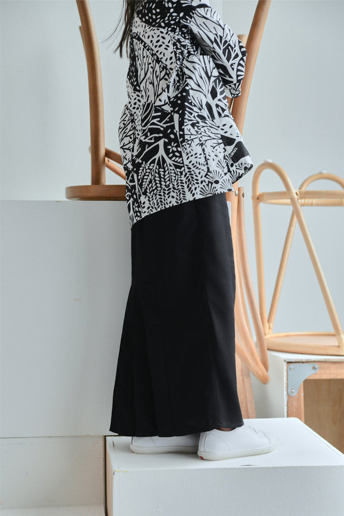 kain jenis kipas - hitam