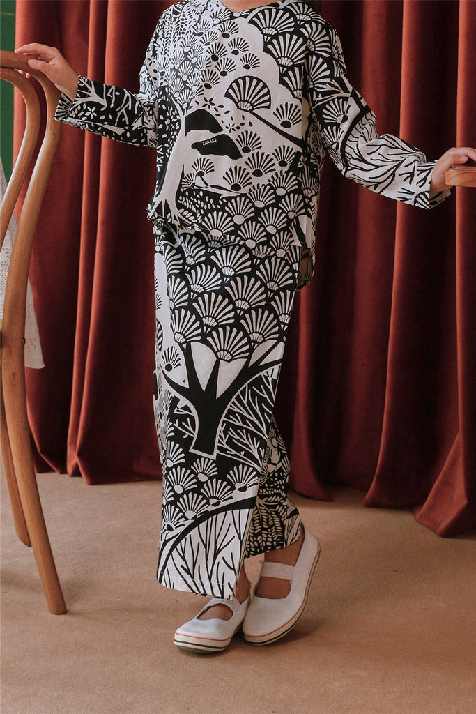 kain budak cotton hitam putih