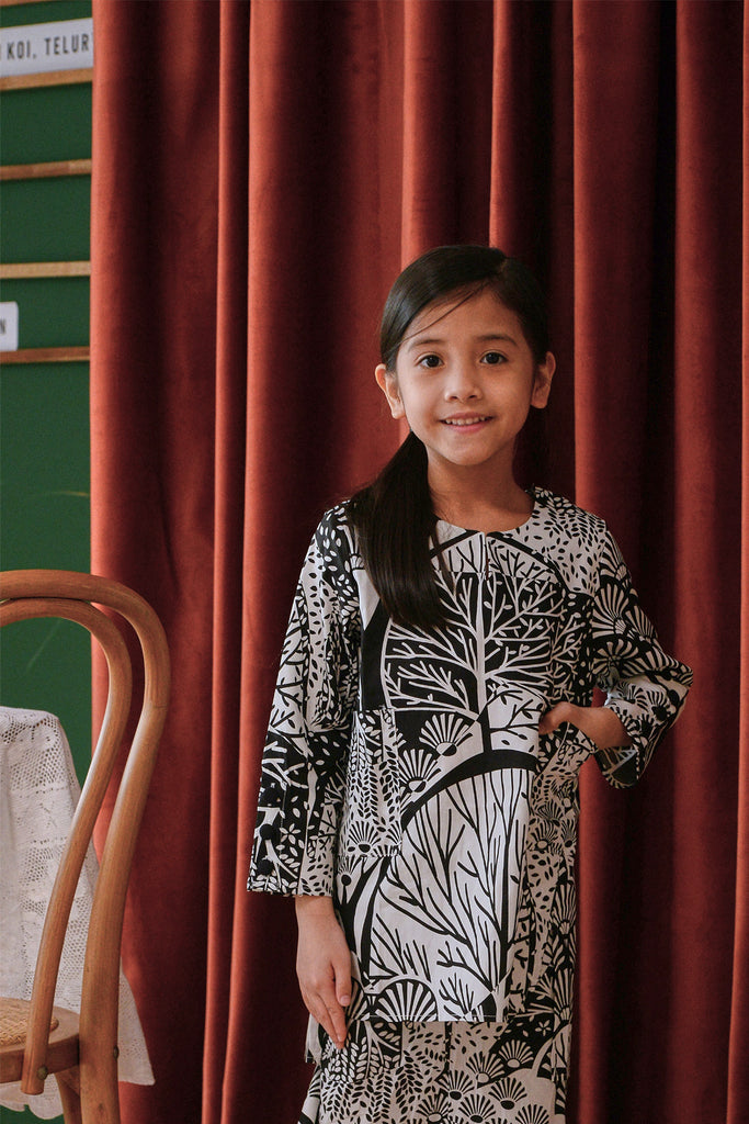 baju kurung coton budak hitam putih