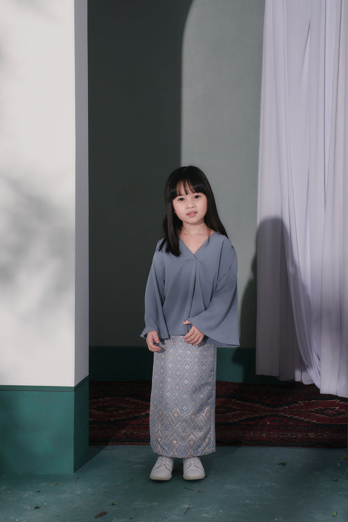 baju budak tangan kembang biru