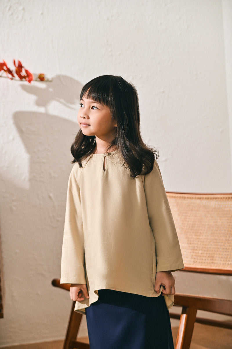 The Rasa Damai Indah Raglan Blouse - Khaki