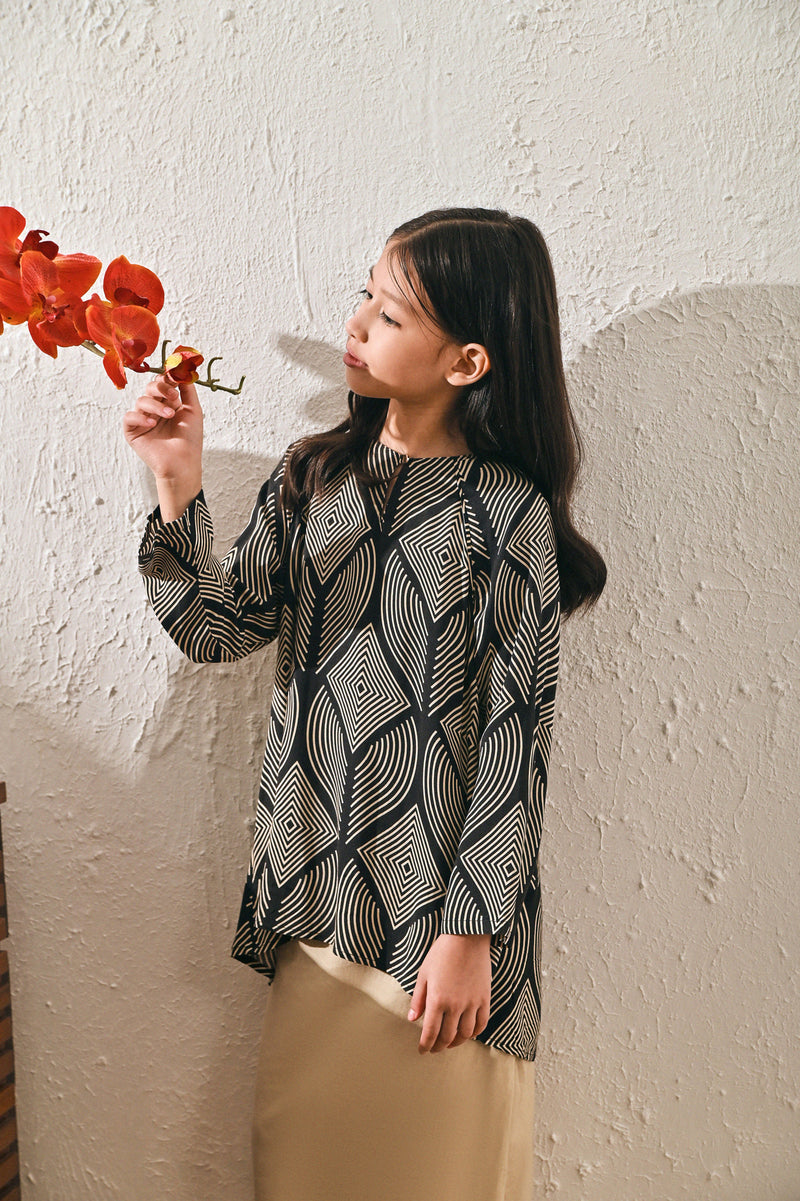 Raglan Blouse in soft material