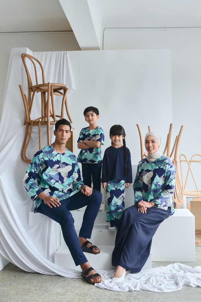 The Sungai Tropika Blouse - Navy Blue
