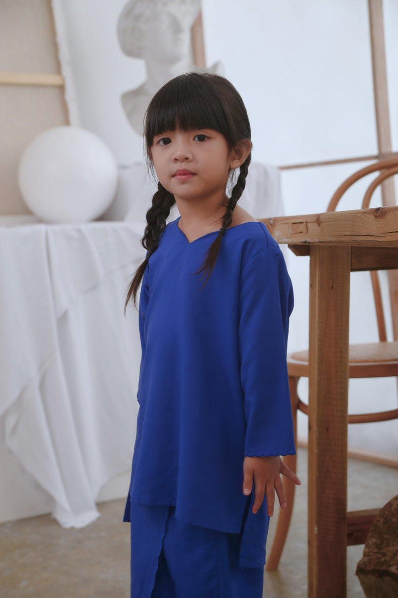 kurung moden biru klasik