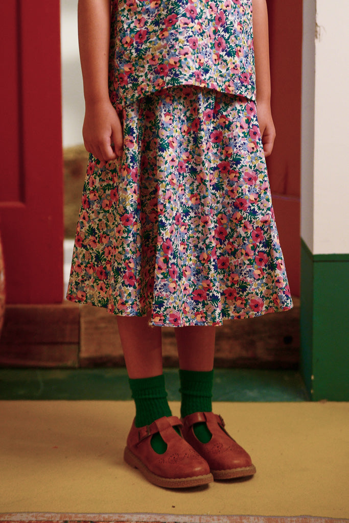 kain kembang budak bercorak bunga ungu