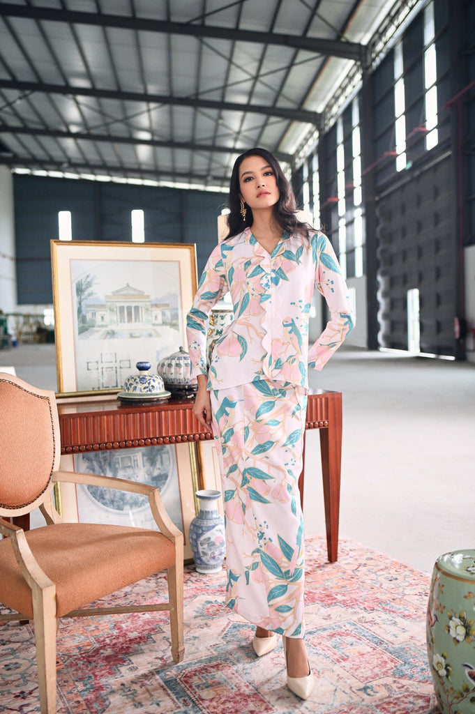 The Glow Women Petals Kebaya Set - Orchard