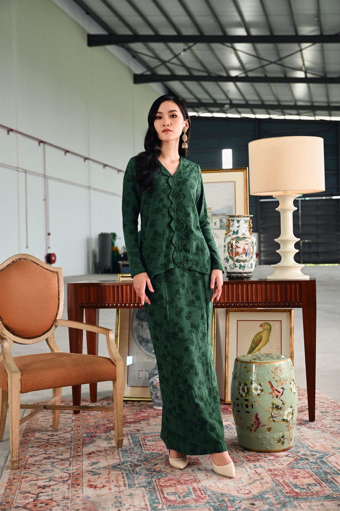The Glow Women Petals Kebaya Set - Emerald Green Jacquard