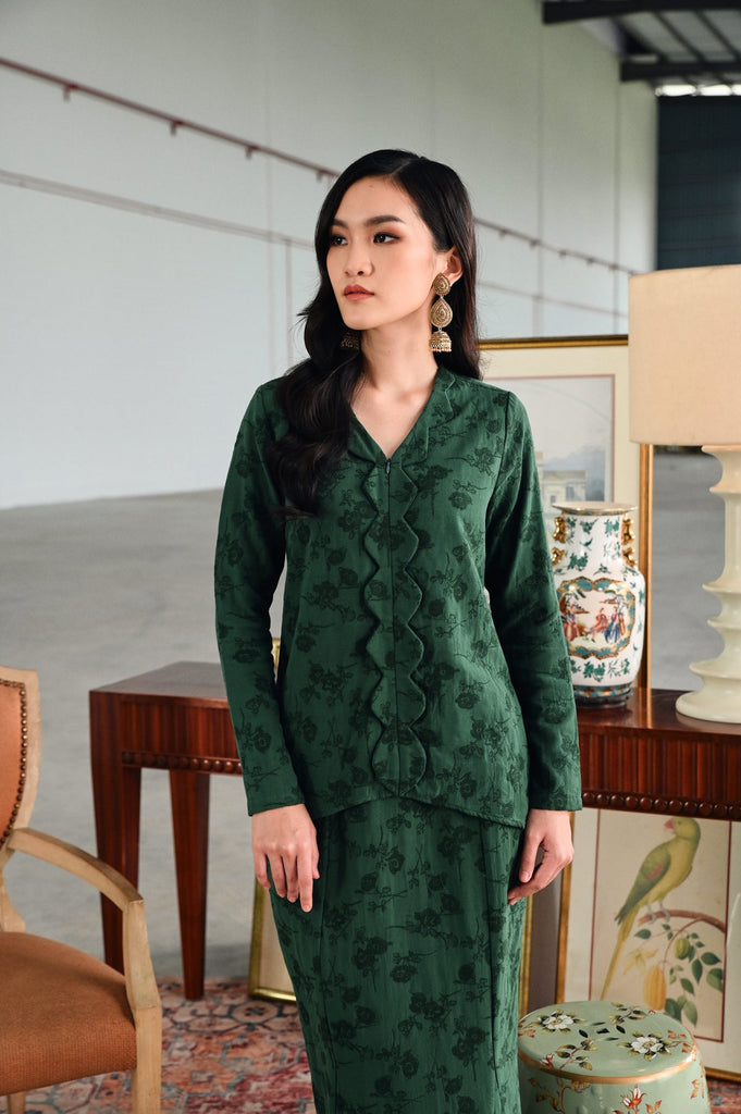 The Glow Women Petals Kebaya Set - Emerald Green Jacquard