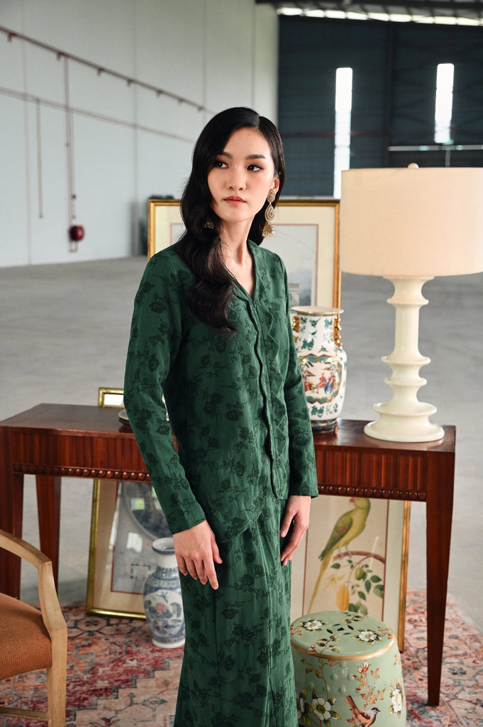 The Glow Women Petals Kebaya Set - Emerald Green Jacquard