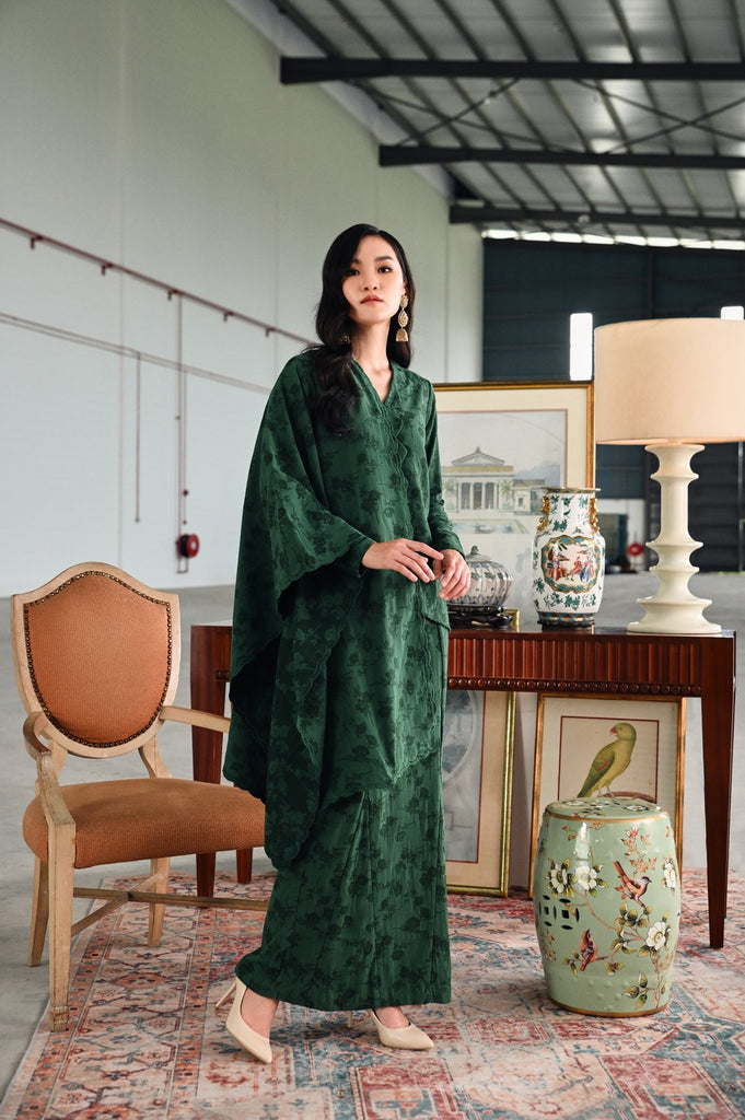 The Glow Women Petals Kebaya Set - Emerald Green Jacquard