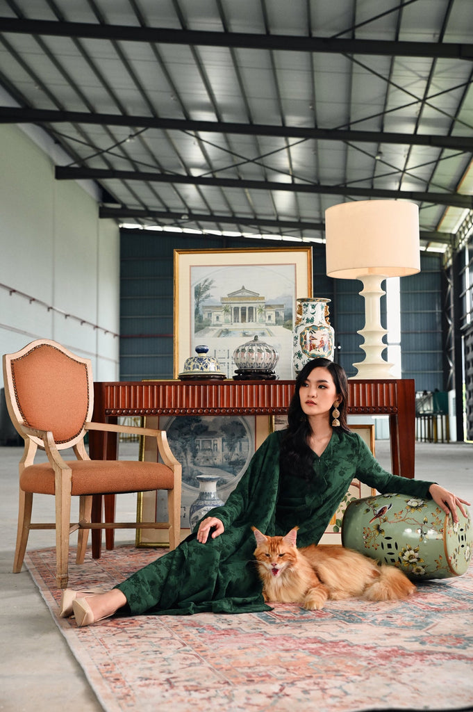 The Glow Women Petals Kebaya Set - Emerald Green Jacquard