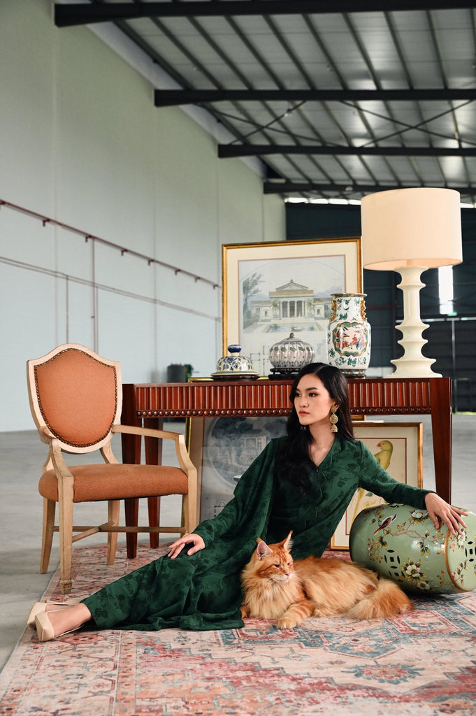 The Glow Women Petals Kebaya Set - Emerald Green Jacquard