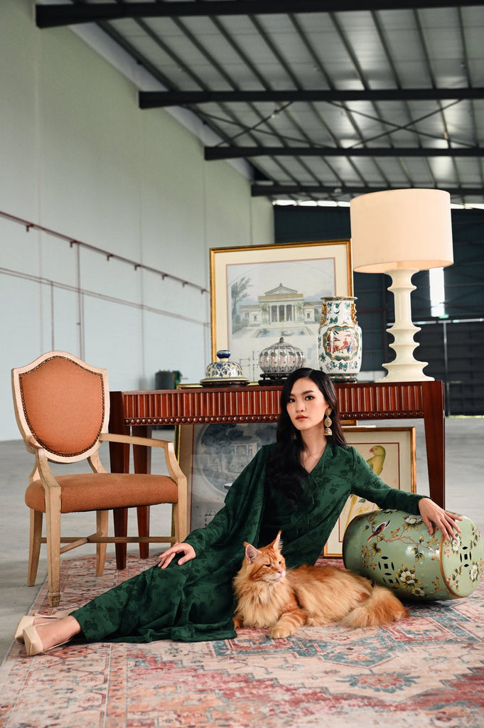 The Glow Women Petals Kebaya Set - Emerald Green Jacquard