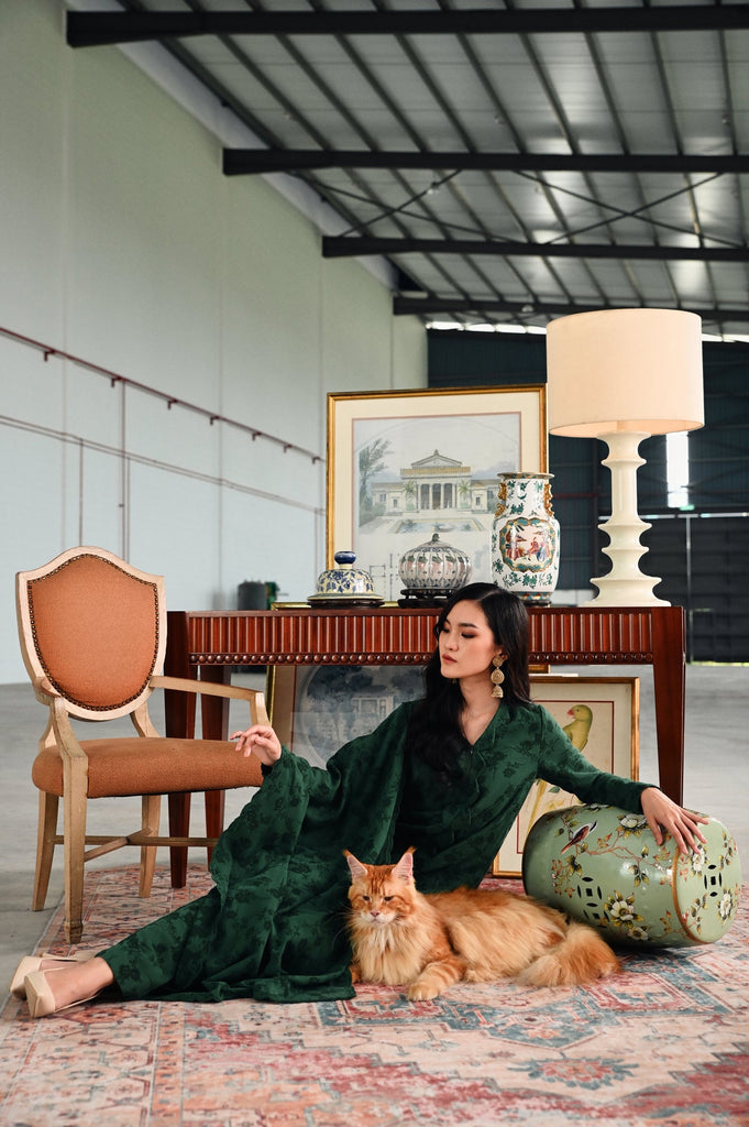 The Glow Women Petals Kebaya Set - Emerald Green Jacquard