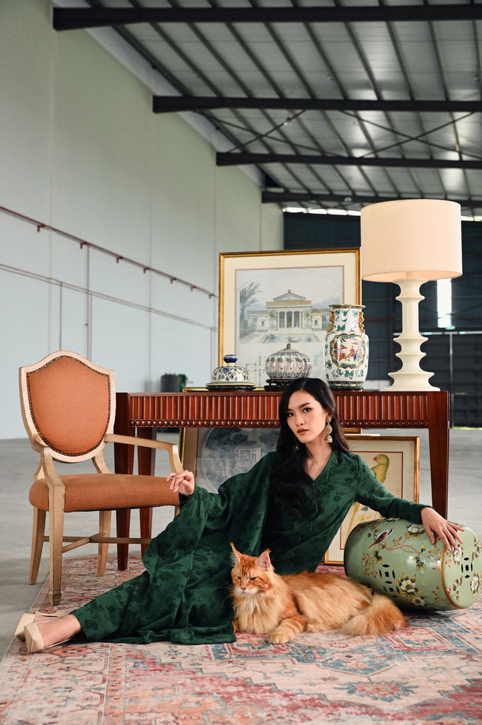 The Glow Women Petals Kebaya Set - Emerald Green Jacquard