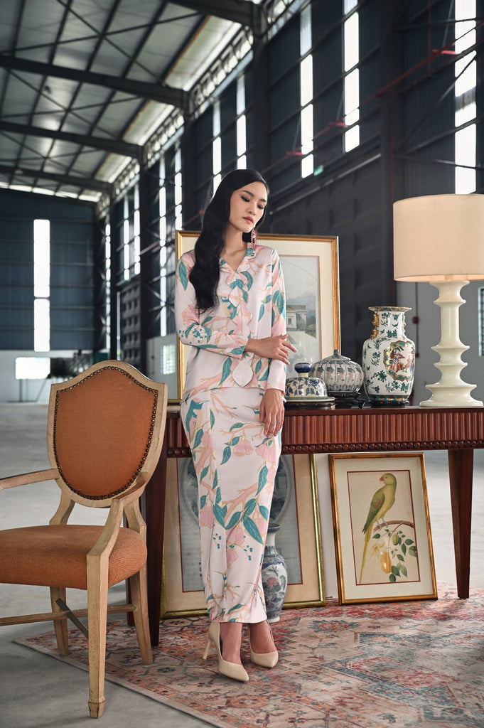 The Glow Women Petals Kebaya Set - Orchard