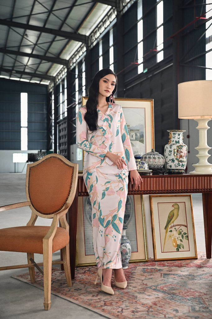 The Glow Women Petals Kebaya Set - Orchard