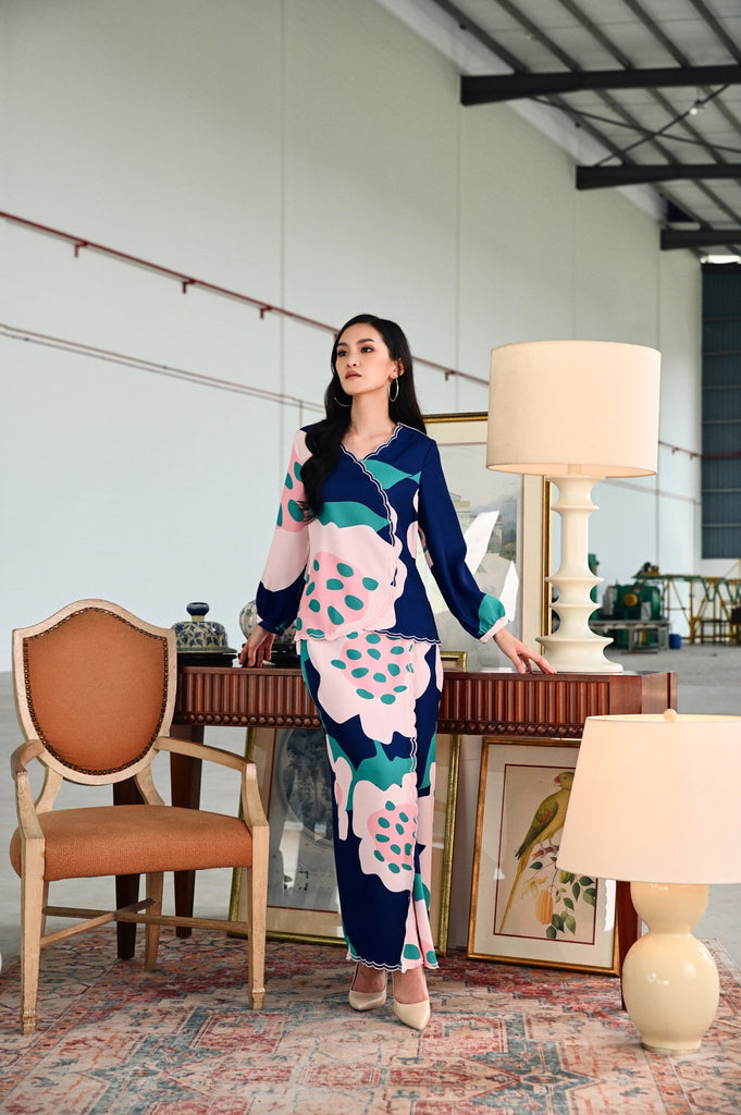 Scallop Kebaya Set for women