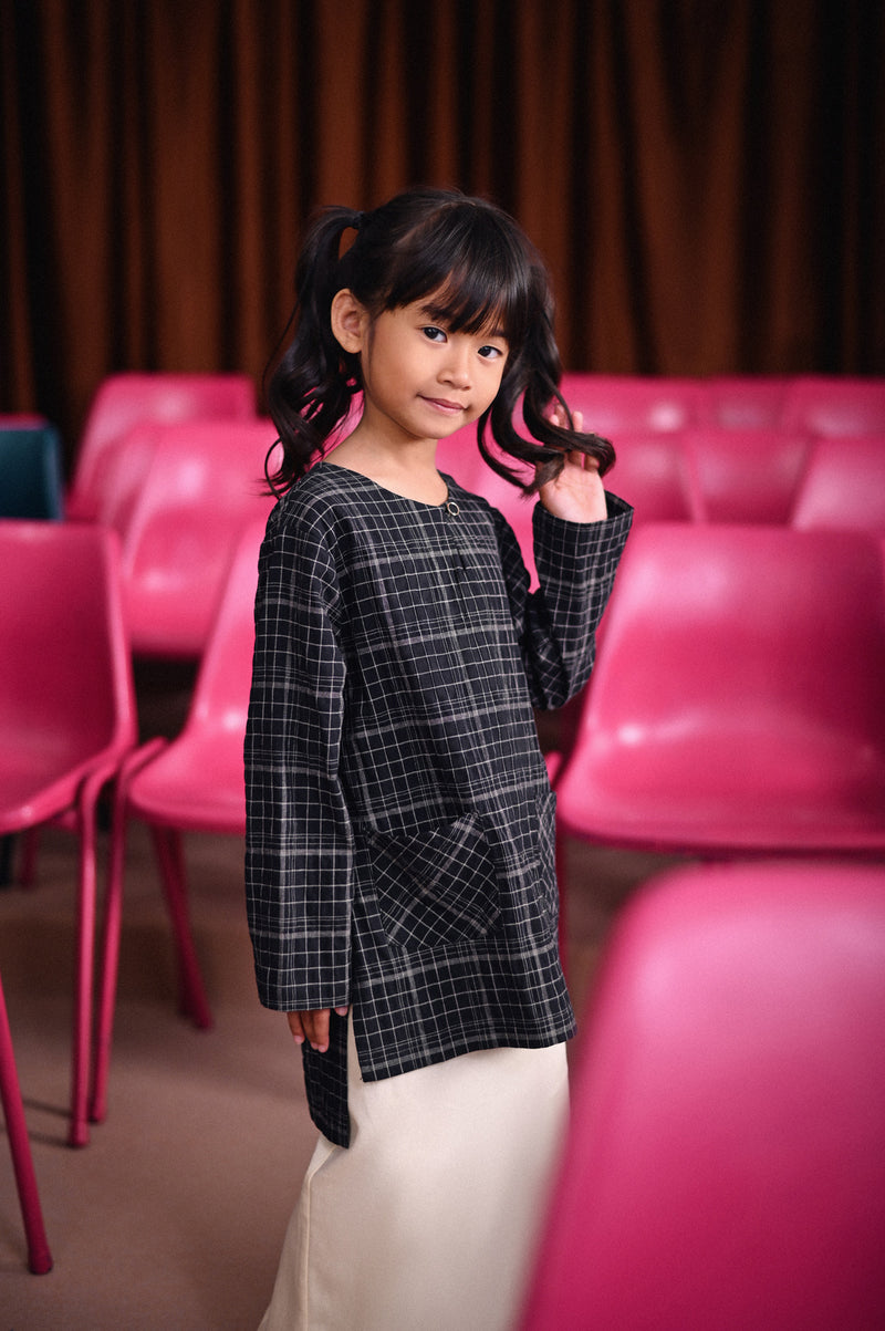 kurti bercorak hitam budak