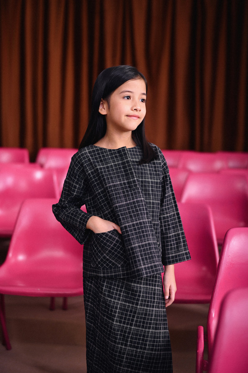 blouse poket bercorak hitam budak