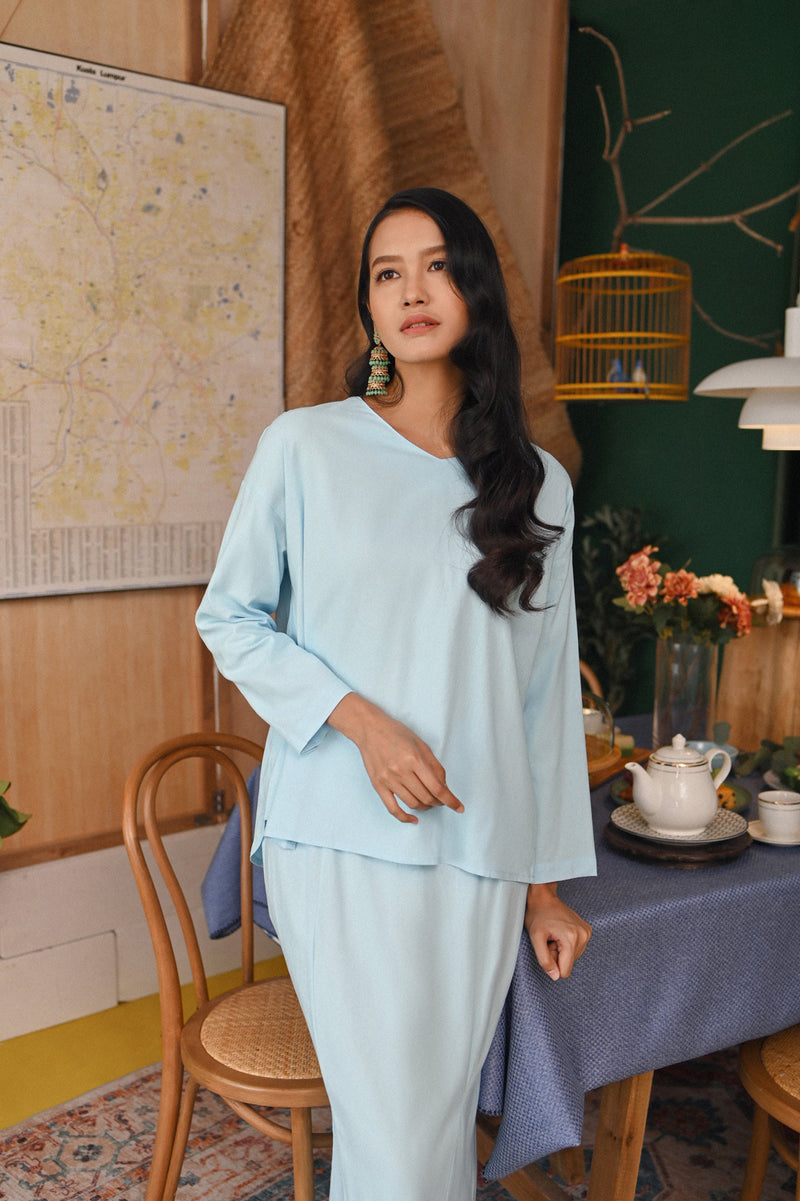 The Tanah Women Selesa Blouse - Light Blue