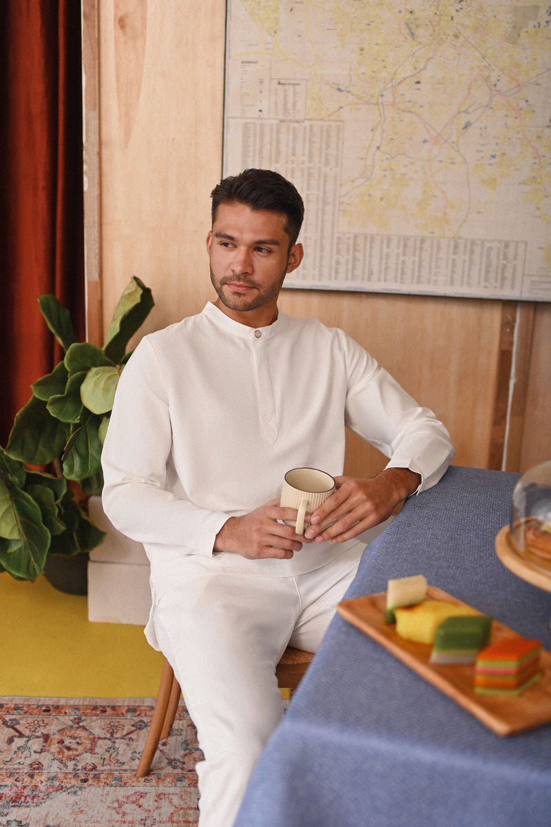 Traditional Baju Raya Melayu