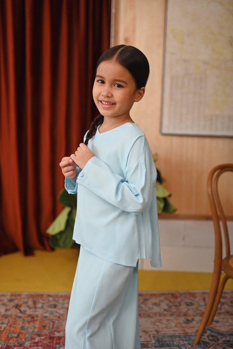 The Tanah Selesa Blouse - Light Blue