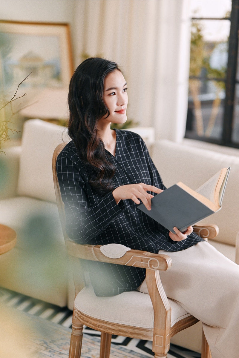 The Caya Women Bulan Blouse - Good Black Checked