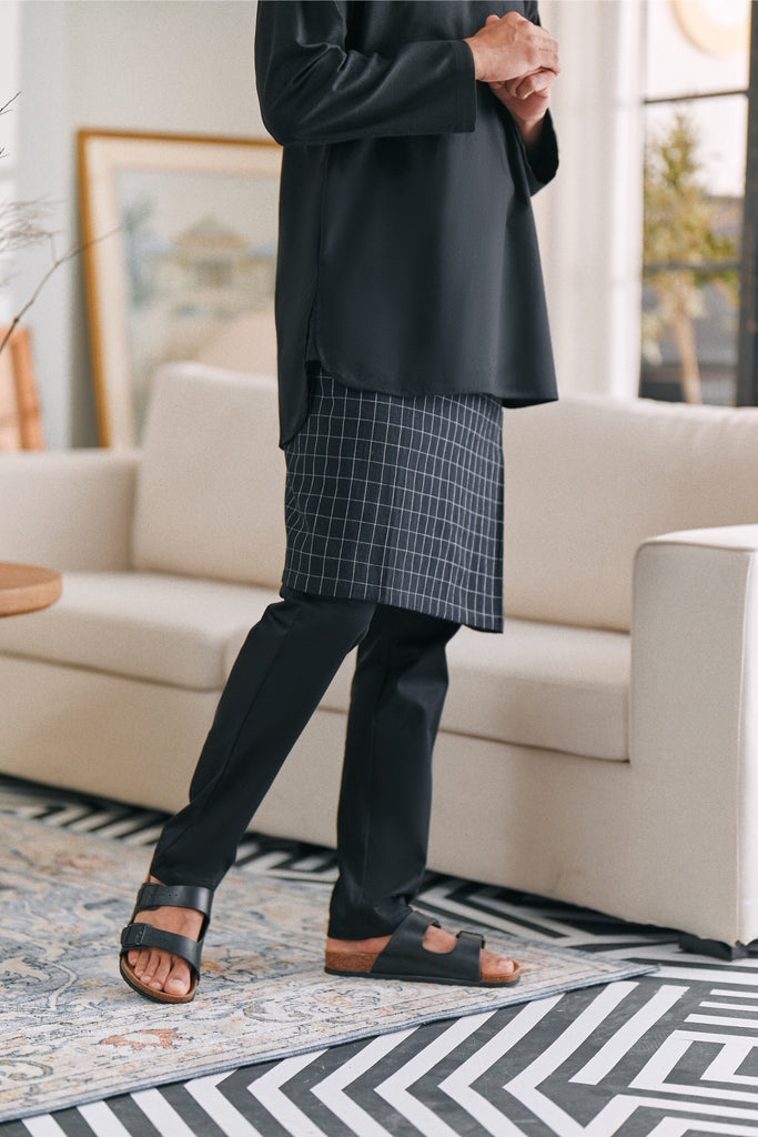 The Perfect Men Slim Fit Pants - Black