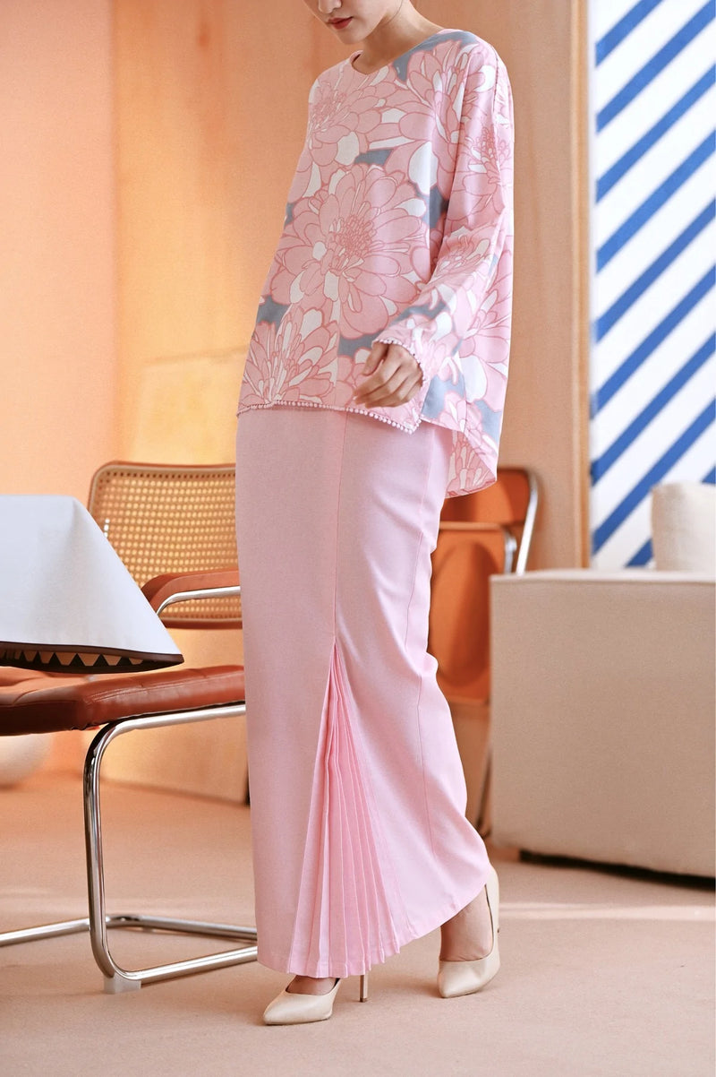 The Maraton Women Pleats Skirt - Pink