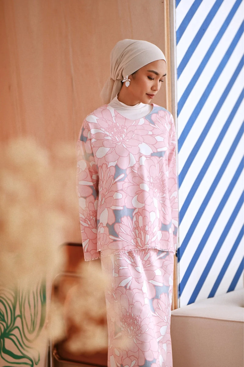 The Maraton Women Glow Blouse - Proud