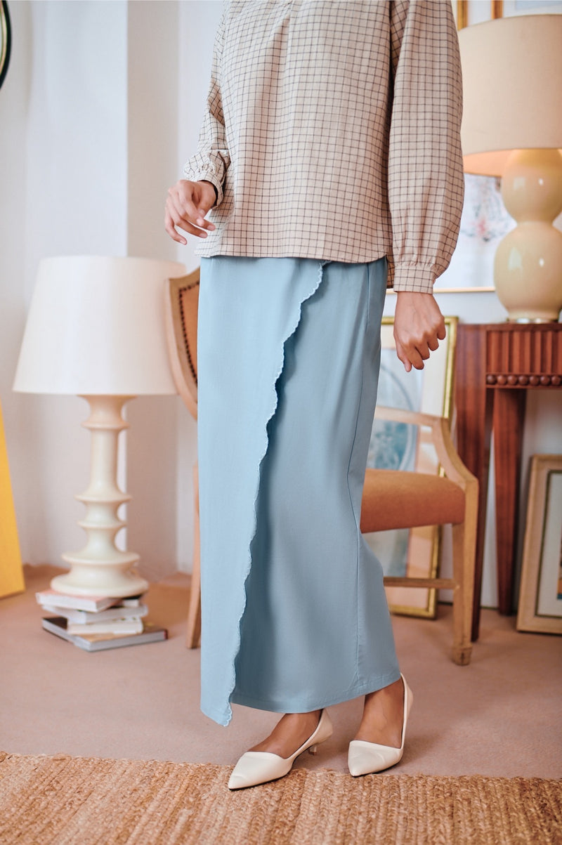 kalin lipat depan bersulam biru muda perempuan