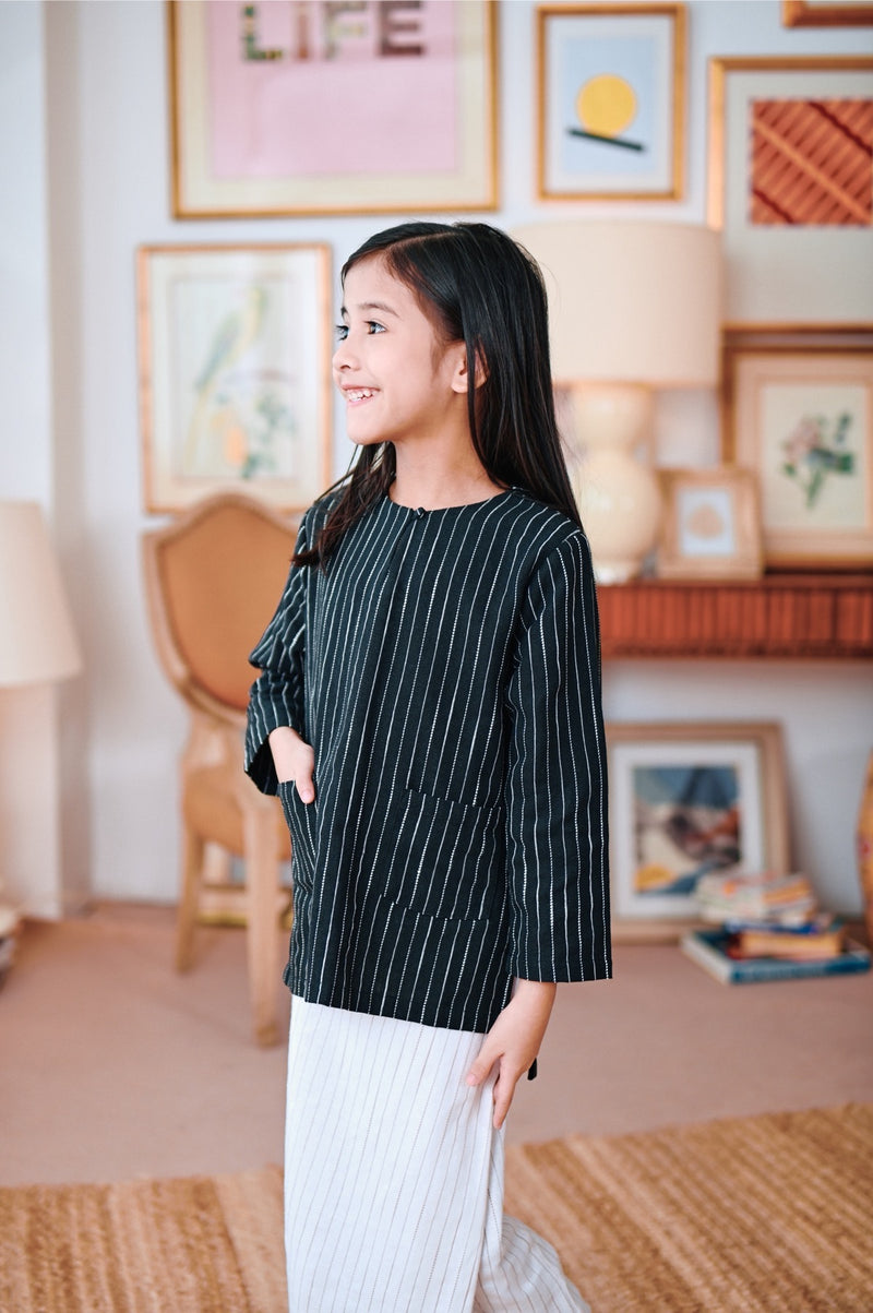 kurti bercorak jalur hitam budak