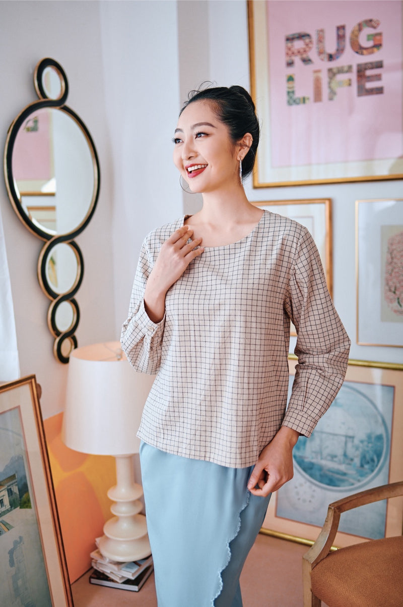 blouse leher bulat petak biru perempuan