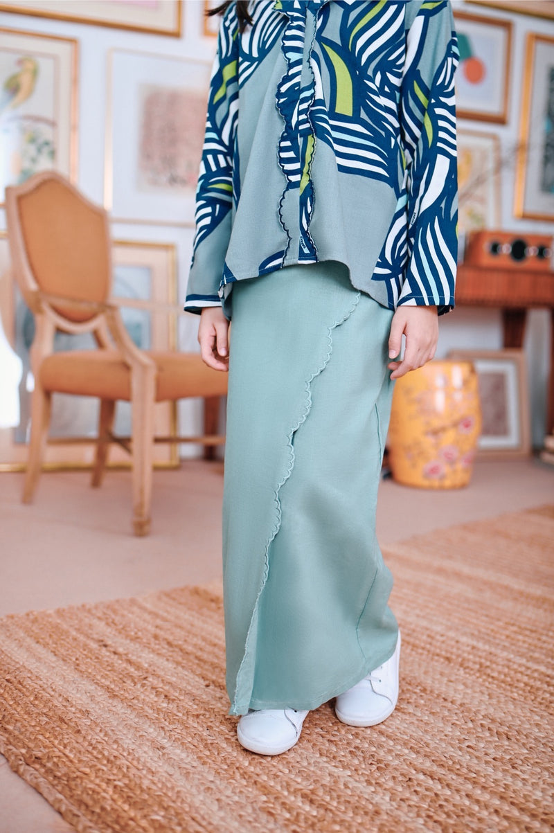 kain lipat depan bersulam hijau fresh budak