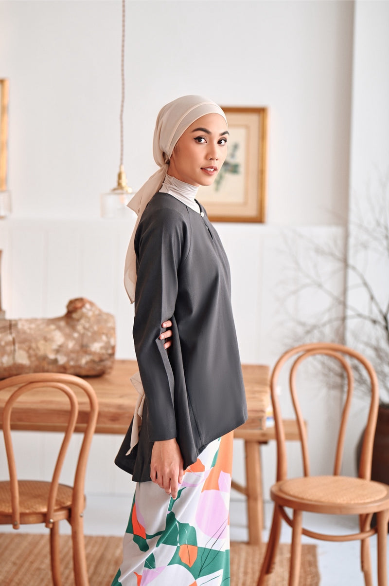 blouse lengan panjang kelabu dewasa