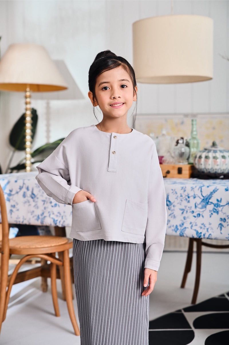 baju kurung kelabu