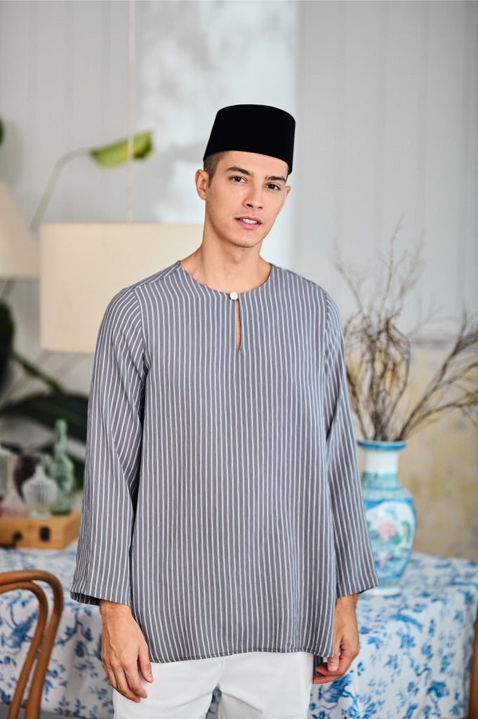 The Evergreen Men Pesak Kurta - Clay Stripe