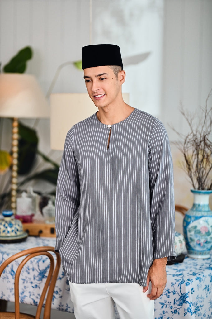 The Evergreen Men Pesak Kurta - Clay Stripe