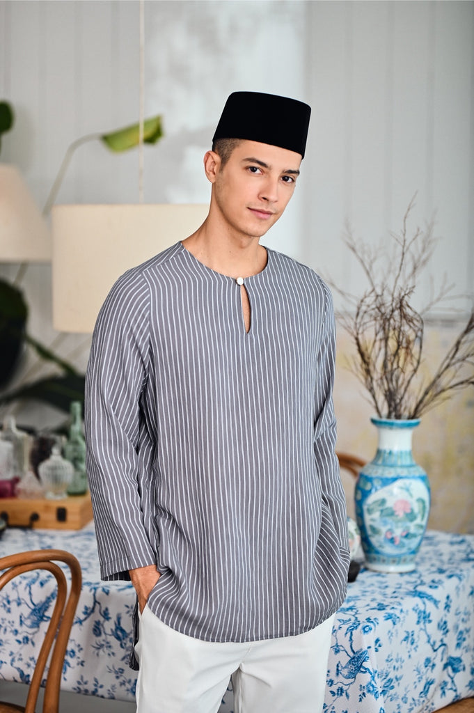 The Evergreen Men Pesak Kurta - Clay Stripe
