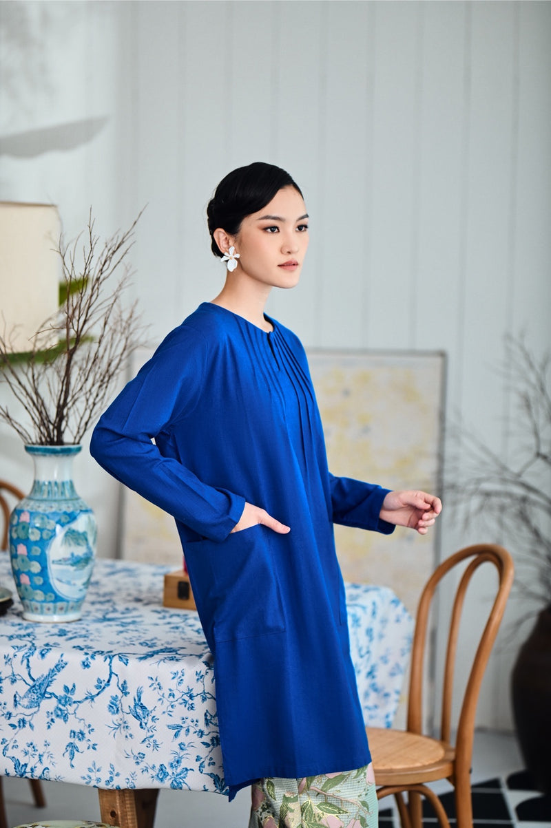 baju kurung biru dewasa perempuan