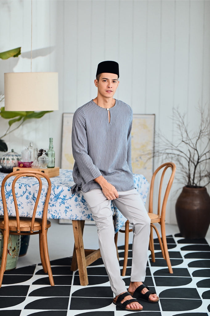 The Evergreen Men Pesak Kurta - Clay Stripe